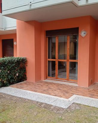Appartamento piano terra in villaggio con piscina