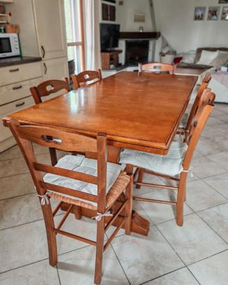 Tavolo in legno massello allungabile