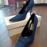 Décolleté blu, Gianfranco Ferrè € 9,00