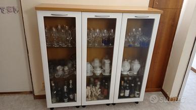 Credenza color bianco con 3 ante