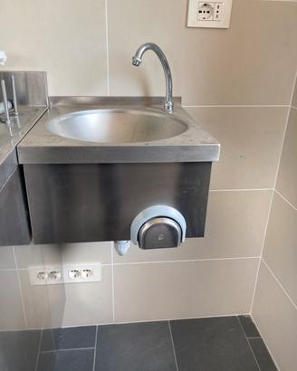 Lavamani inox a ginocchio