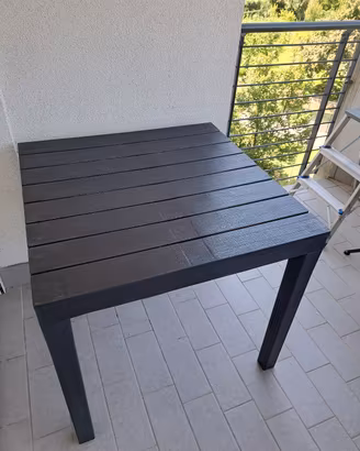 Tavolo da esterno quadrato 