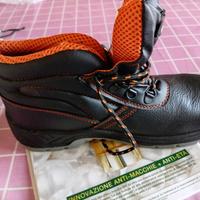 Scarpa antinfortunistica e caschetto 