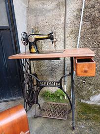 Macchina da cucire d'epoca Singer n. 15 del 1928