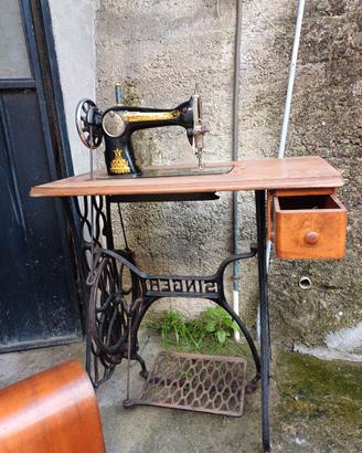 Macchina da cucire d'epoca Singer n. 15 del 1928