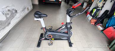 Spinning bike con monitor 