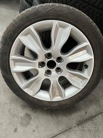 4 ruote con cerchi in lega Audi