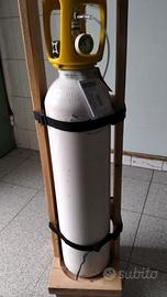 Carrello artigianale per bombole di ossigeno
