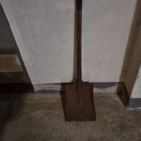 VECCHIA PALA PER CARBONE