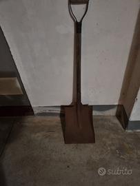 VECCHIA PALA PER CARBONE