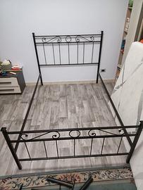 Sponde letto a una piazza e mezza in ferro