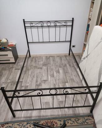 Sponde letto a una piazza e mezza in ferro