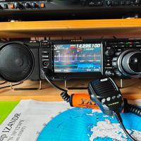 YAESU FT-DX10 + SP-10