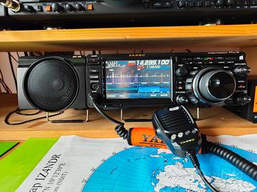 YAESU FT-DX10 + SP-10