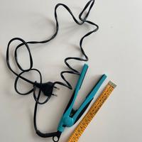 Mini piastra da viaggio azzurra/nera DPE