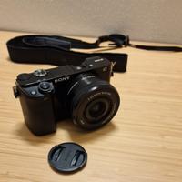 Sony Alpha a6000 con Obiettivo 16-50mm F3.5-5.6