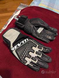 Guanti Revit