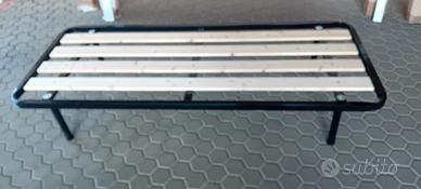 letto in metallo con doghe