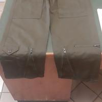 Pantalone verde militare.