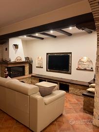 Villetta finiture di pregio e ampio giardino