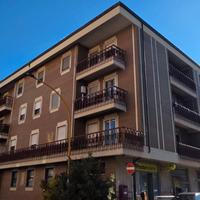 Ampio appartamento in Via D'Amato