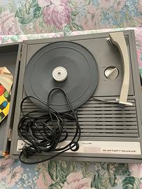 Giradischi molto vecchio ma funzionante