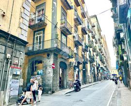 4 LOCALI A NAPOLI