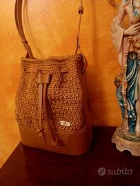 Borsa secchiello all'uncinetto