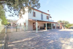 VILLA SINGOLA A SAN BENEDETTO DEL TRONTO