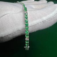 Bracciale tennis oro bianco, smeraldi e diamanti