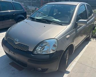 TOYOTA YARIS per ricambi usati