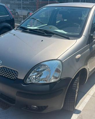 TOYOTA YARIS per ricambi usati