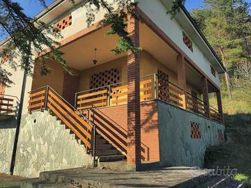 Villa a Varano de' Melegari