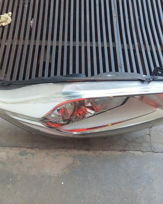 faro destro Ford Fiesta 