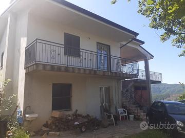 Fabbricato rurale e vigneto uliveto