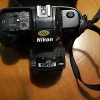 Macchina fotografica NIKON F401S con obbiettivo