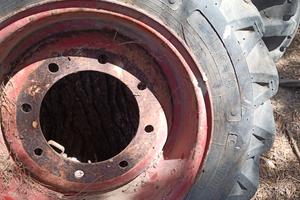 cerchi e gomme per trattore 