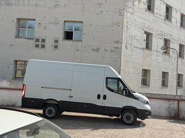 Iveco daily 6 metri permuto