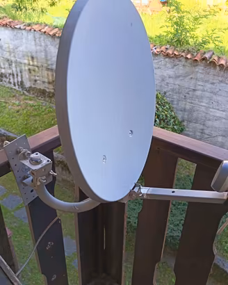 Antenna parabola satellitare
