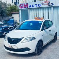 Lancia Ypsilon 1.0 Hybrid Ecochic silver 11/2020