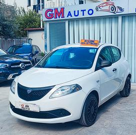 Lancia Ypsilon 1.0 Hybrid Ecochic silver 11/2020