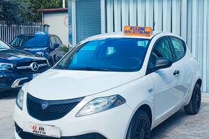 Lancia Ypsilon 1.0 Hybrid Ecochic silver 11/2020