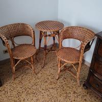 Tavolino e poltrone 