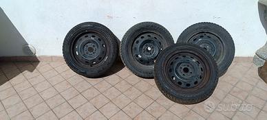 gomme e cerchi in ferro