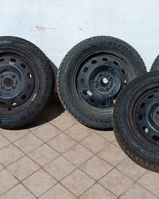 gomme e cerchi in ferro