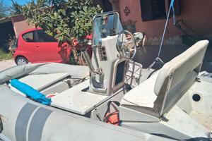gommone 4 m 30 da riparare con motore