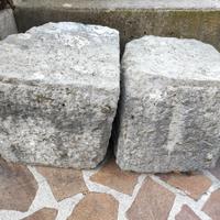 Basi cubiche in pietra