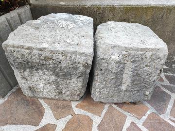 Basi cubiche in pietra