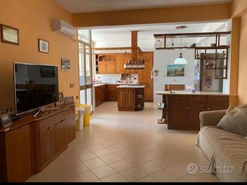 Camera arredata a Carini