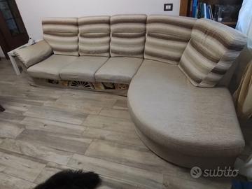 divano con chaise longue
